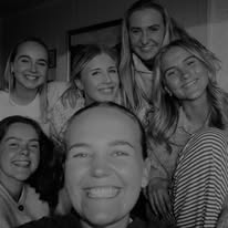 Seks jenter fra kollektivet Slottet