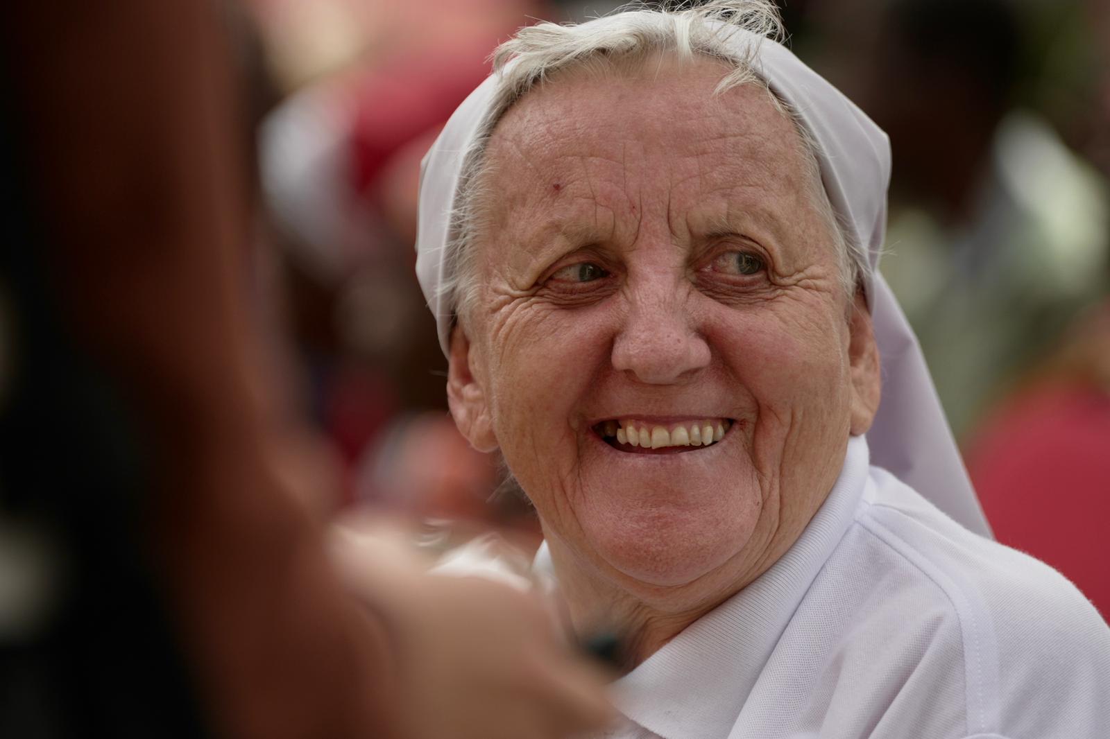 Pave Leo XIV under besøk på et eldrehjem i Saurimo i Angola 20. april 2026