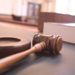 Prest siktet for tyveri av 160 000 dollar fra menighet i Kansas