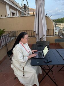 Søster Anne Bente Hadland: Stemmen bak katolske nyheter i EWTN Norge