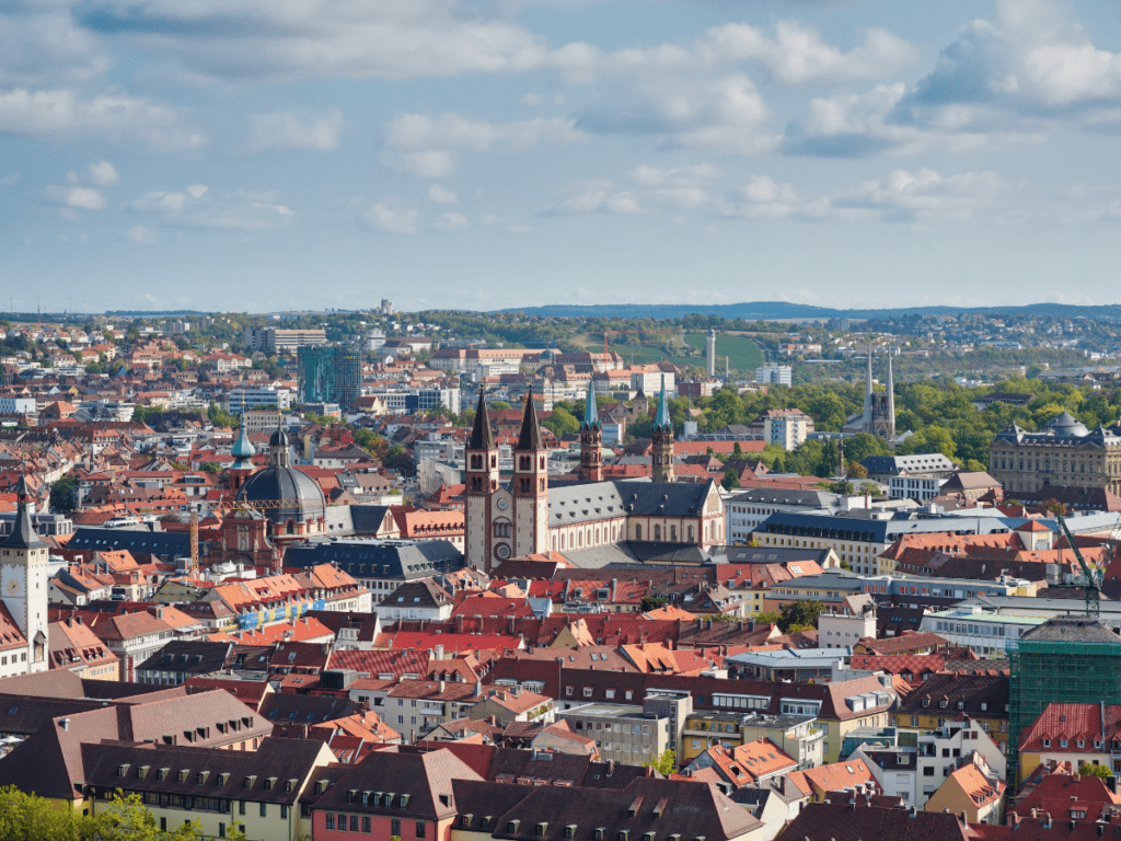 Luftfoto av den historiske byen Würzburg i regionen Franken i Nord-Bayern, Tyskland.
