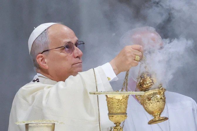Pave Leo XIV feirer messe i Peterskirken i Vatikanet 6. januar 2026.