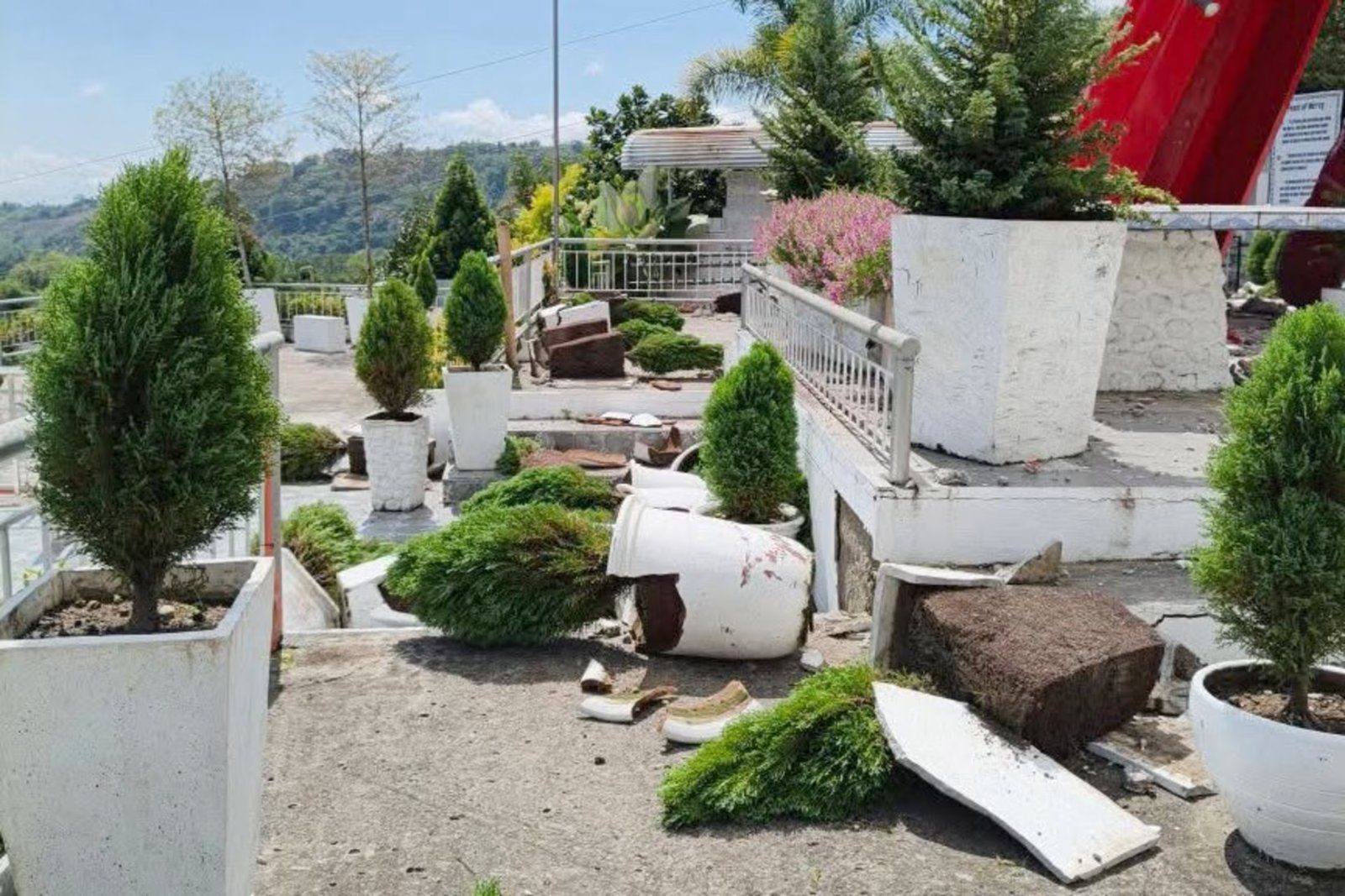 Raserte potteplanter etter jordskjelvet i Lake Sebu, South Cotabato
