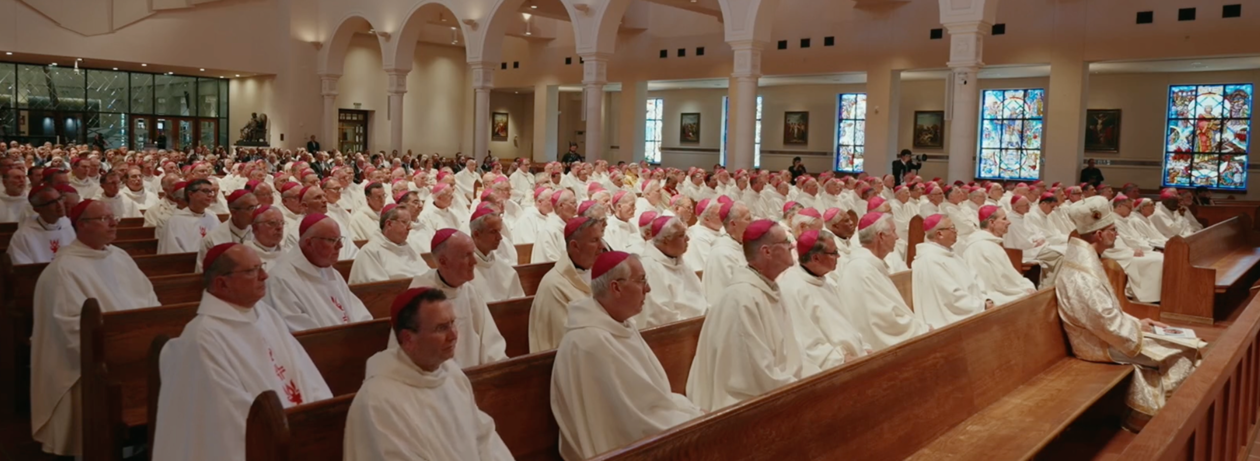 USAs biskoper under vielsen til Jesu hellige hjerte.