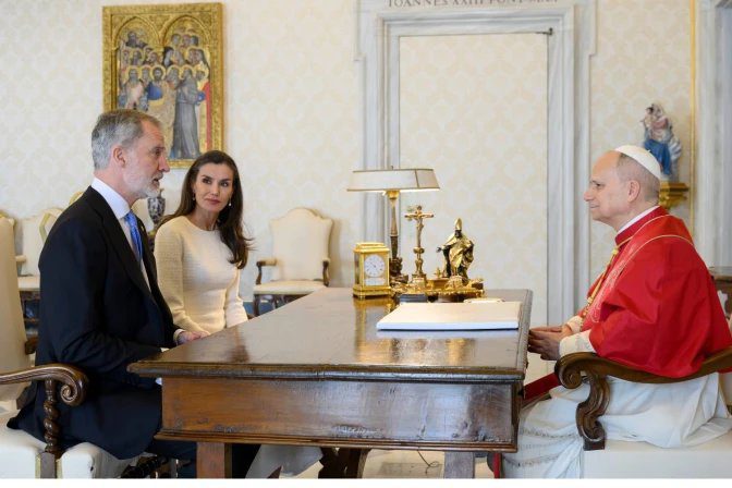 Pave Leo XIV tar imot kong Felipe VI og dronning Letizia av Spania i Vatikanet 20. mars 2026.